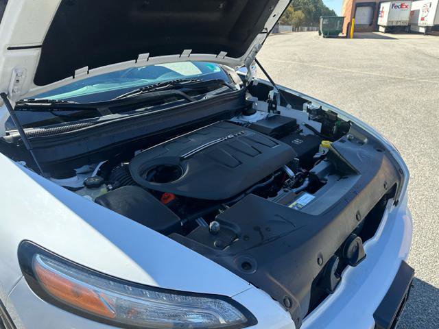 Used 2018 Jeep Cherokee Latitude Plus AWD/4WD image 43