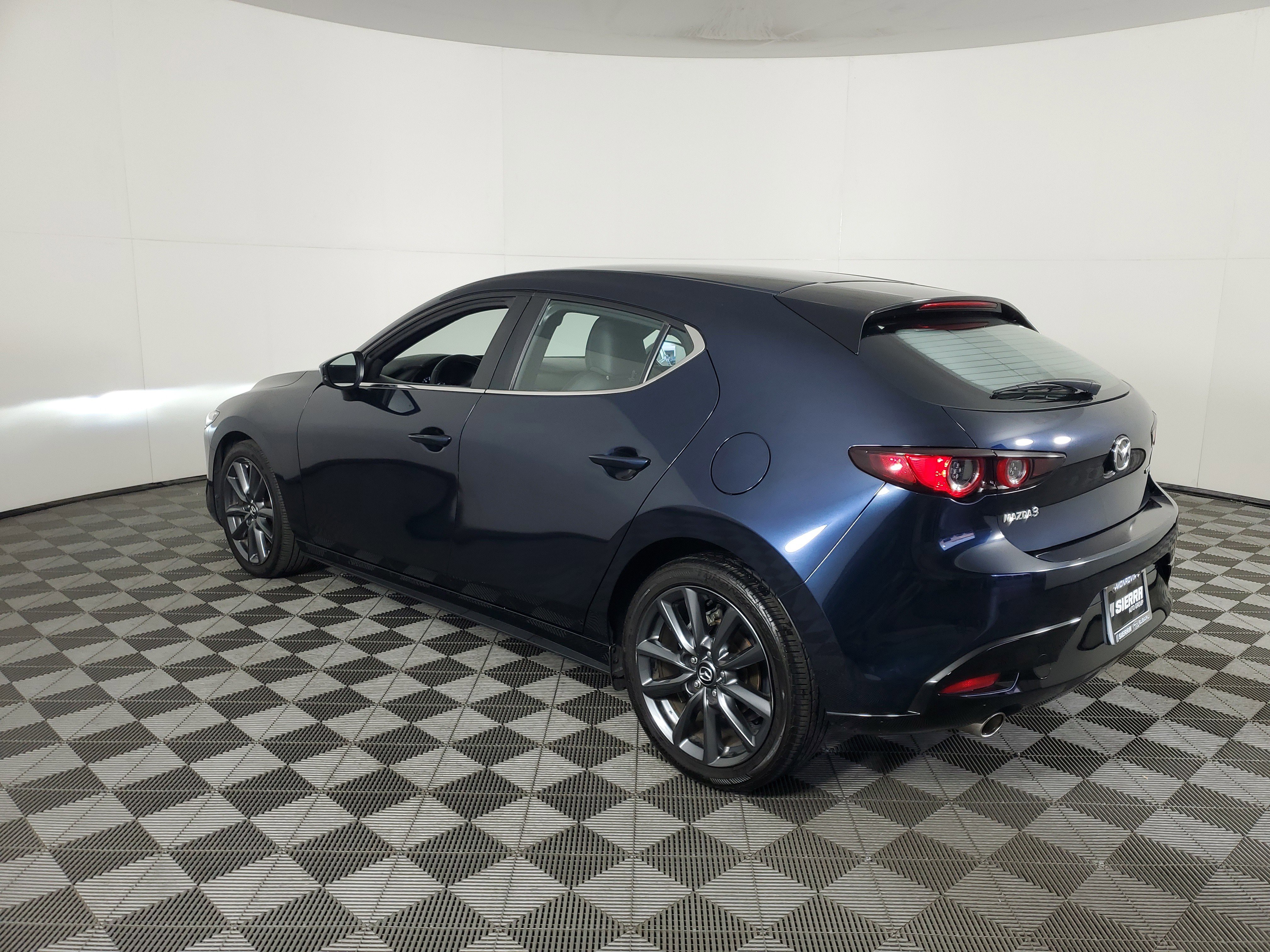 Used 2020 MAZDA MAZDA3 Hatchback image 6