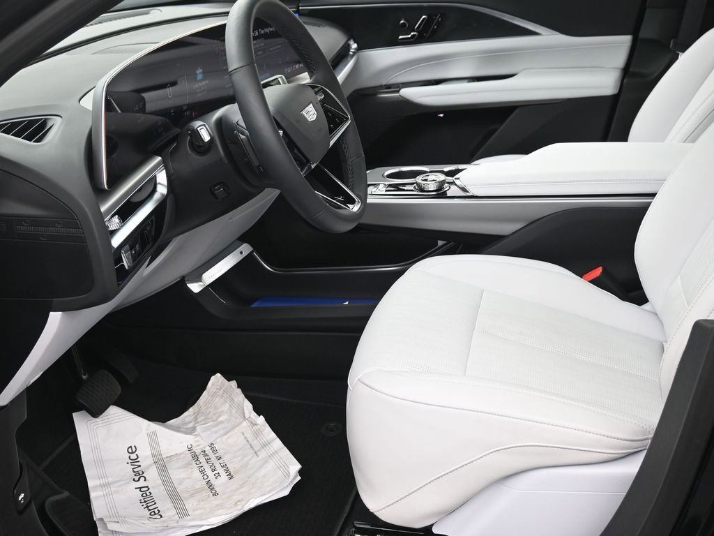 Used 2025 Cadillac Lyriq Luxury AWD/4WD image 10