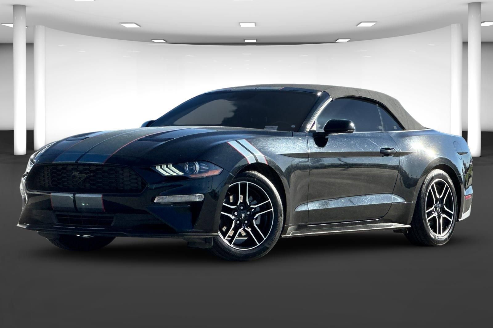 Used 2022 Ford Mustang Convertible w/ Equipment Group 101A image 2