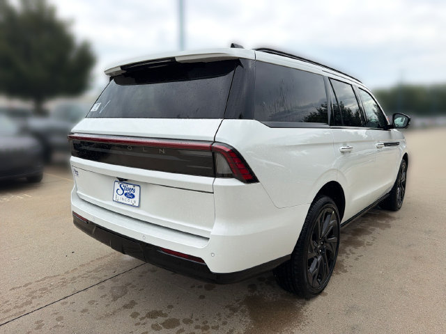 New 2027 Lincoln Navigator Reserve w/ Jet Appearance Package AWD/4WD image 6