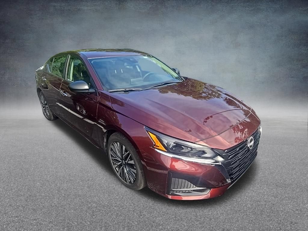 Used 2025 Nissan Altima 2.5 SV FWD image 2