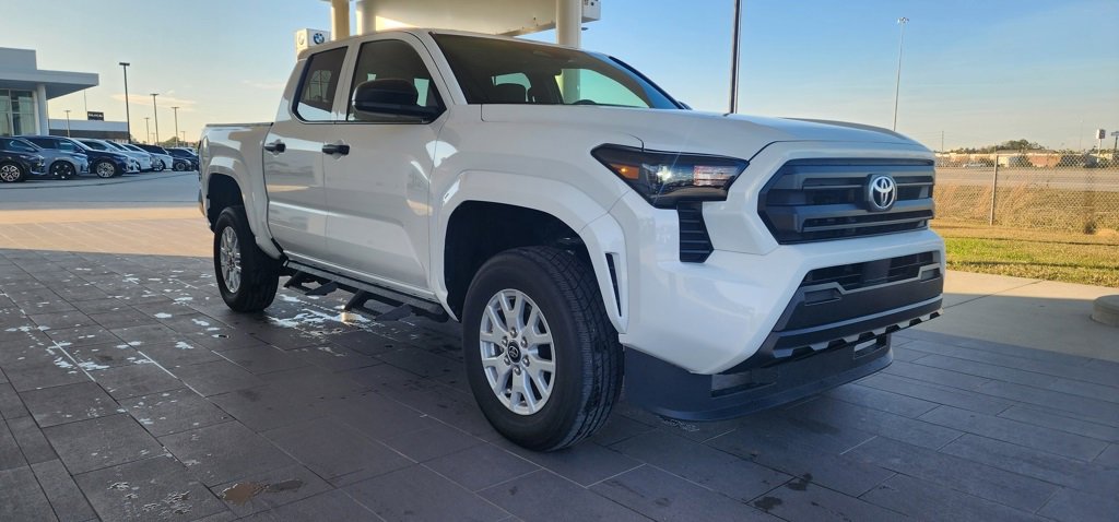Used 2024 Toyota Tacoma SR image 4