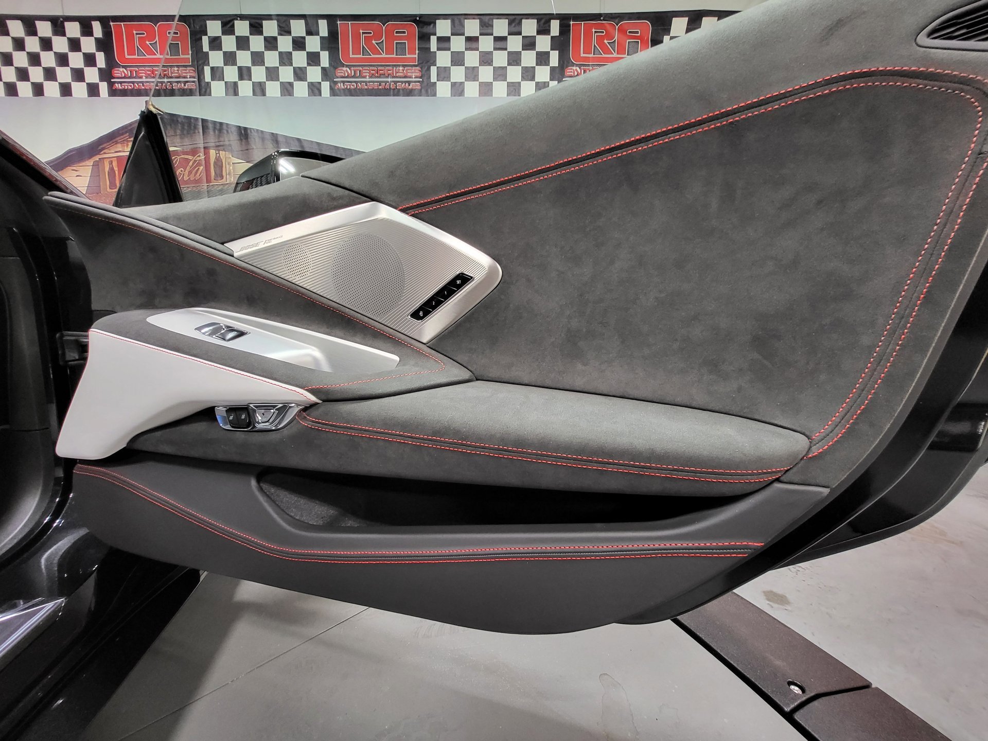 Used 2023 Chevrolet Corvette Stingray Premium Conv w/ Z51 Performance Package image 23