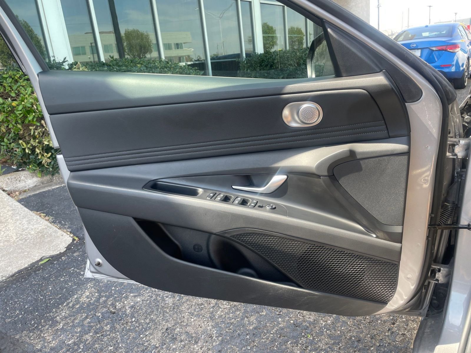 Used 2025 Hyundai Elantra SEL image 18