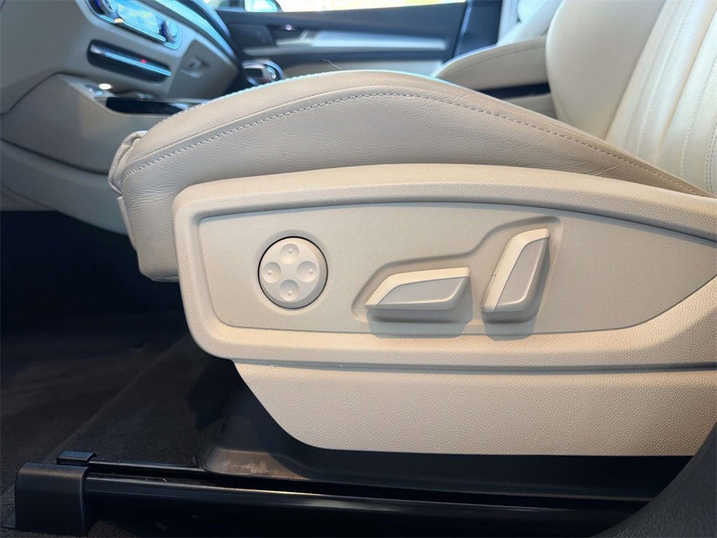 Used 2025 Audi Q5 2.0T Premium w/ Convenience Plus Package image 8
