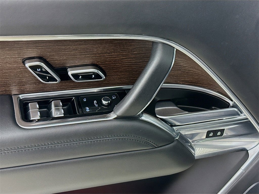 Used 2023 Land Rover Range Rover SE image 19