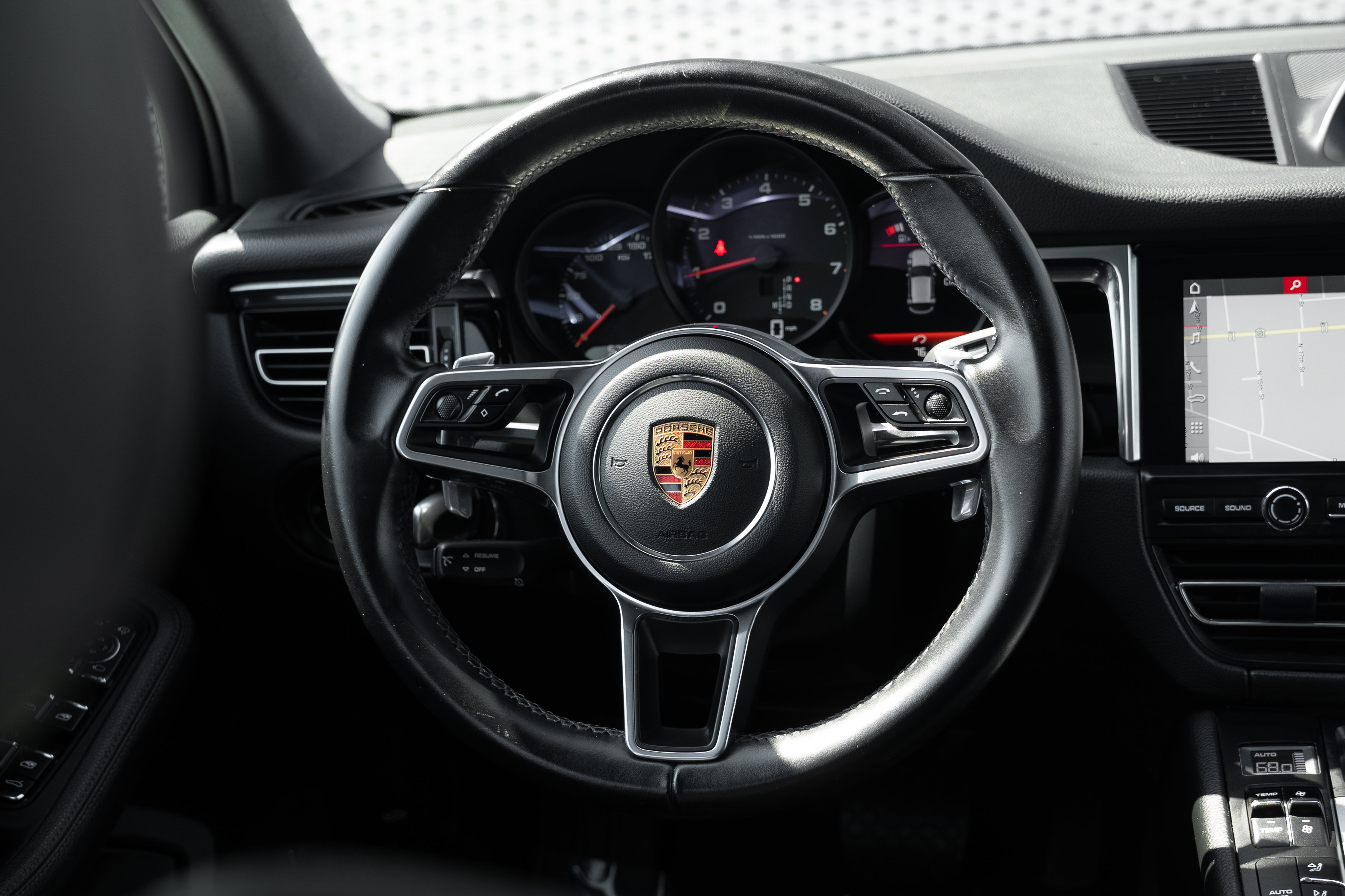 Used 2019 Porsche Macan AWD/4WD image 9