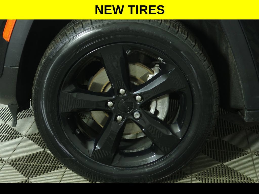 Used 2023 Jeep Grand Cherokee Altitude image 7