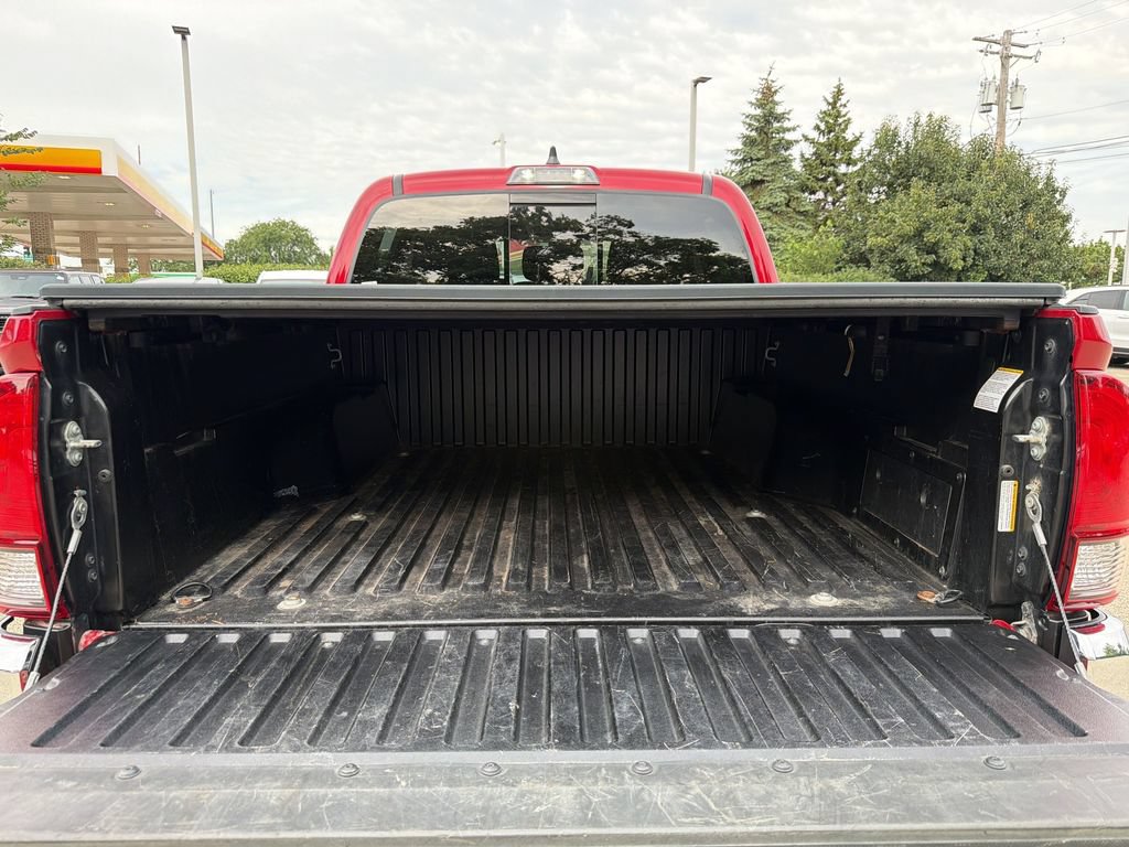 Used 2021 Toyota Tacoma SR5 AWD/4WD image 27