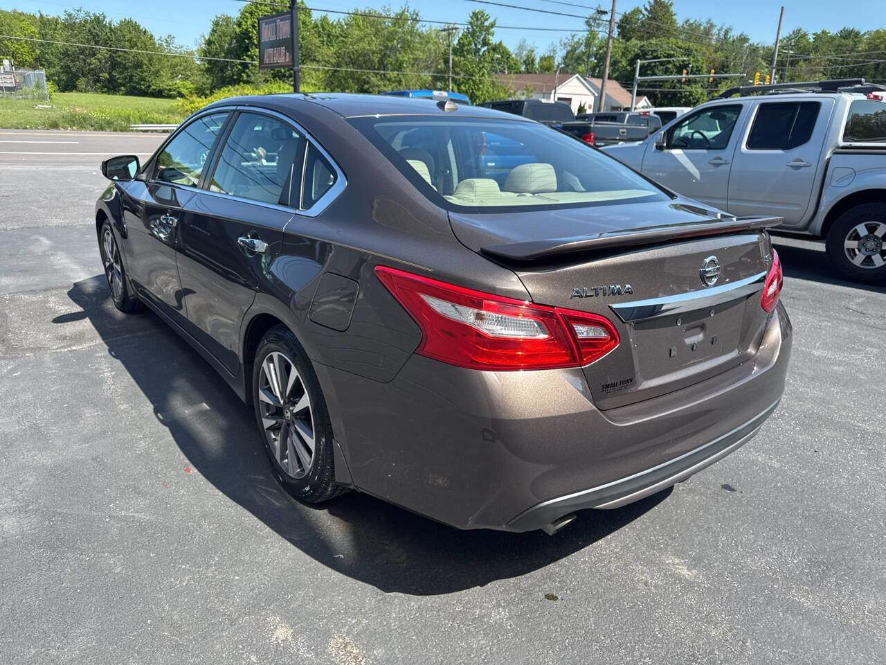 Used 2016 Nissan Altima 2.5 SL w/ 2.5 Technology w/LED Package image 6