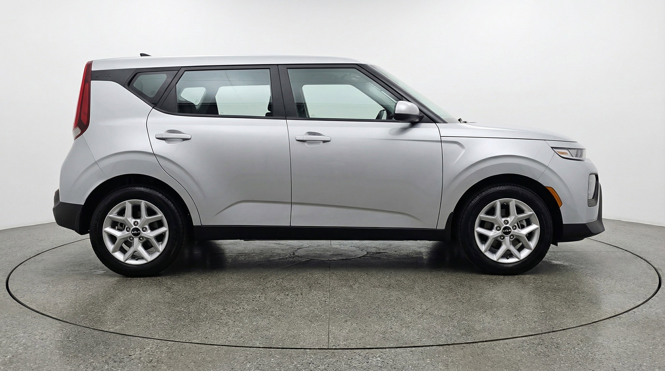 Used 2025 Kia Soul LX w/ LX Technology Package image 11
