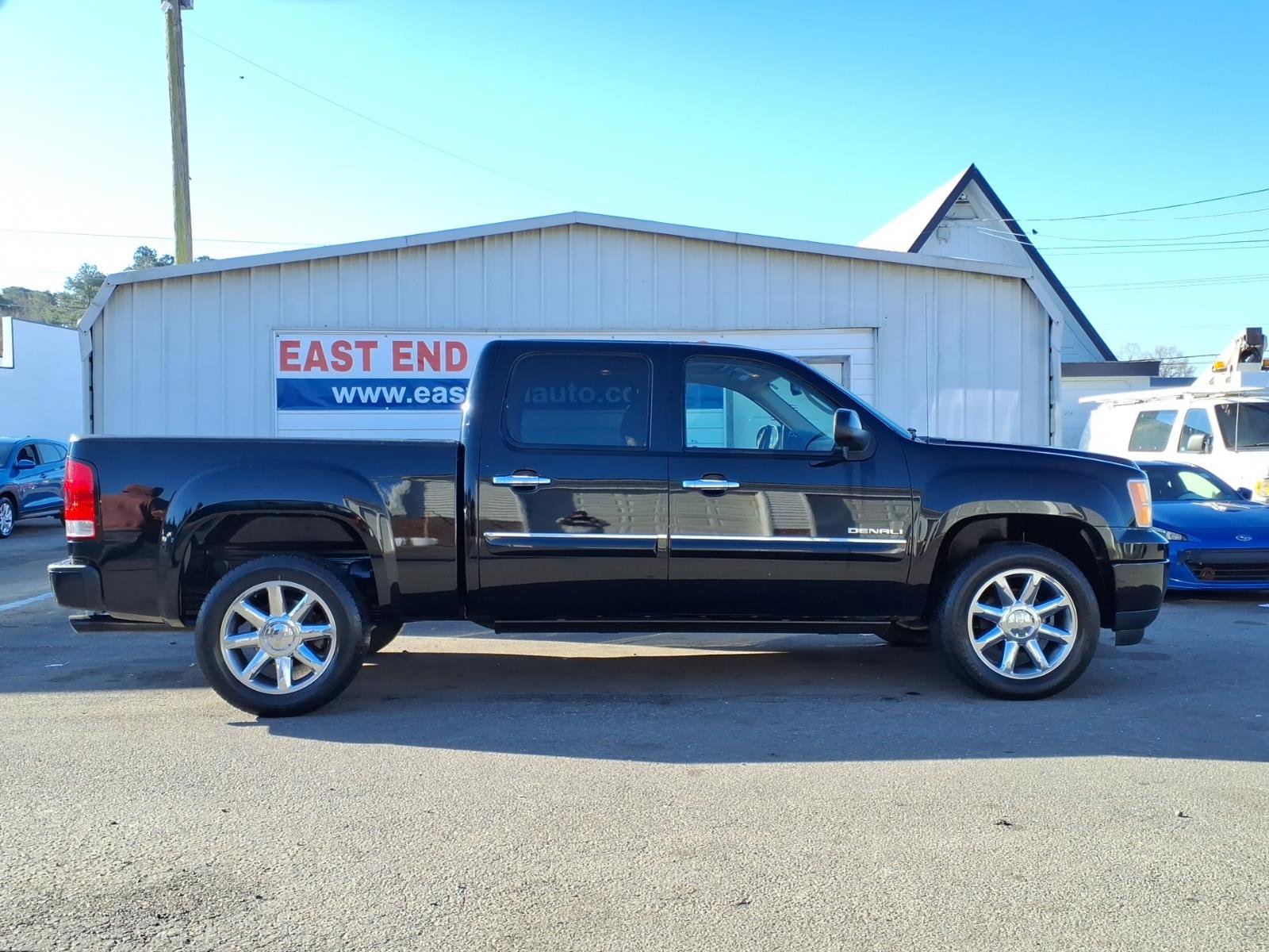 Used 2011 GMC Sierra 1500 Denali image 2