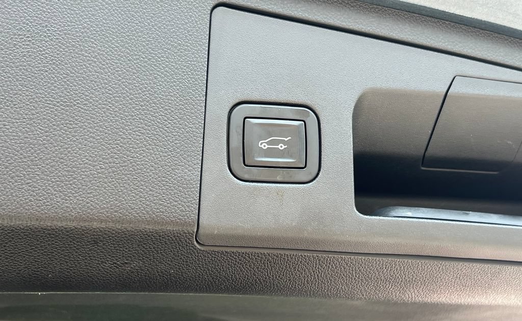 Used 2019 Cadillac XT4 Premium Luxury AWD/4WD image 20