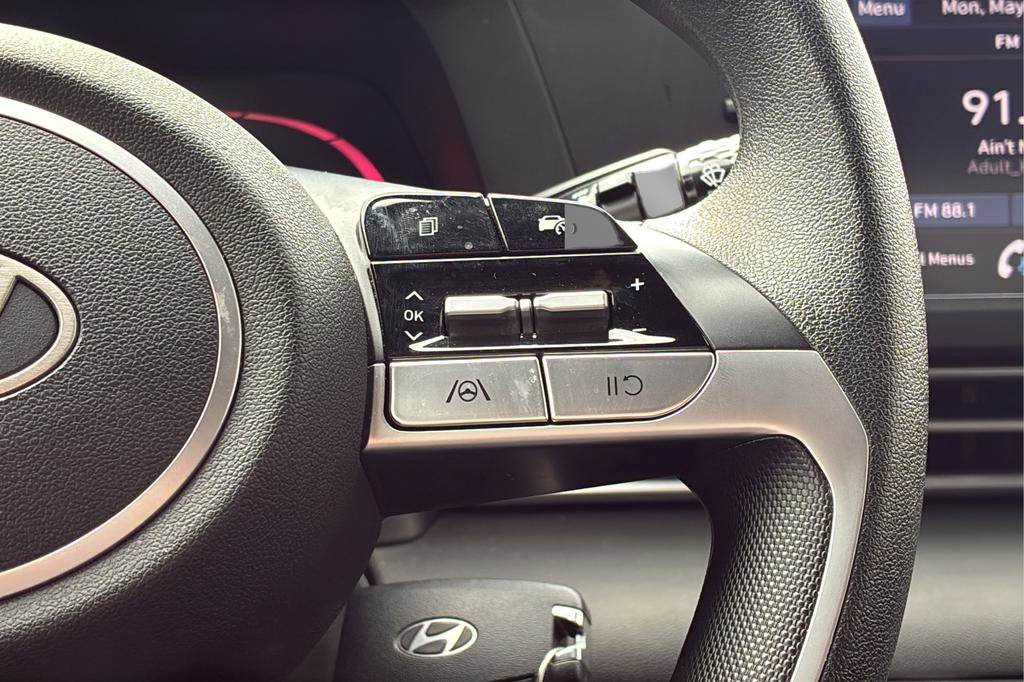 Used 2025 Hyundai Elantra SE FWD image 26