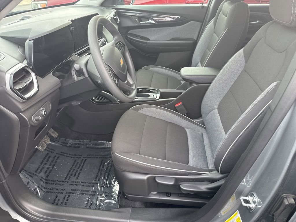 Used 2025 Chevrolet TrailBlazer LT w/ Driver Confidence Package image 21