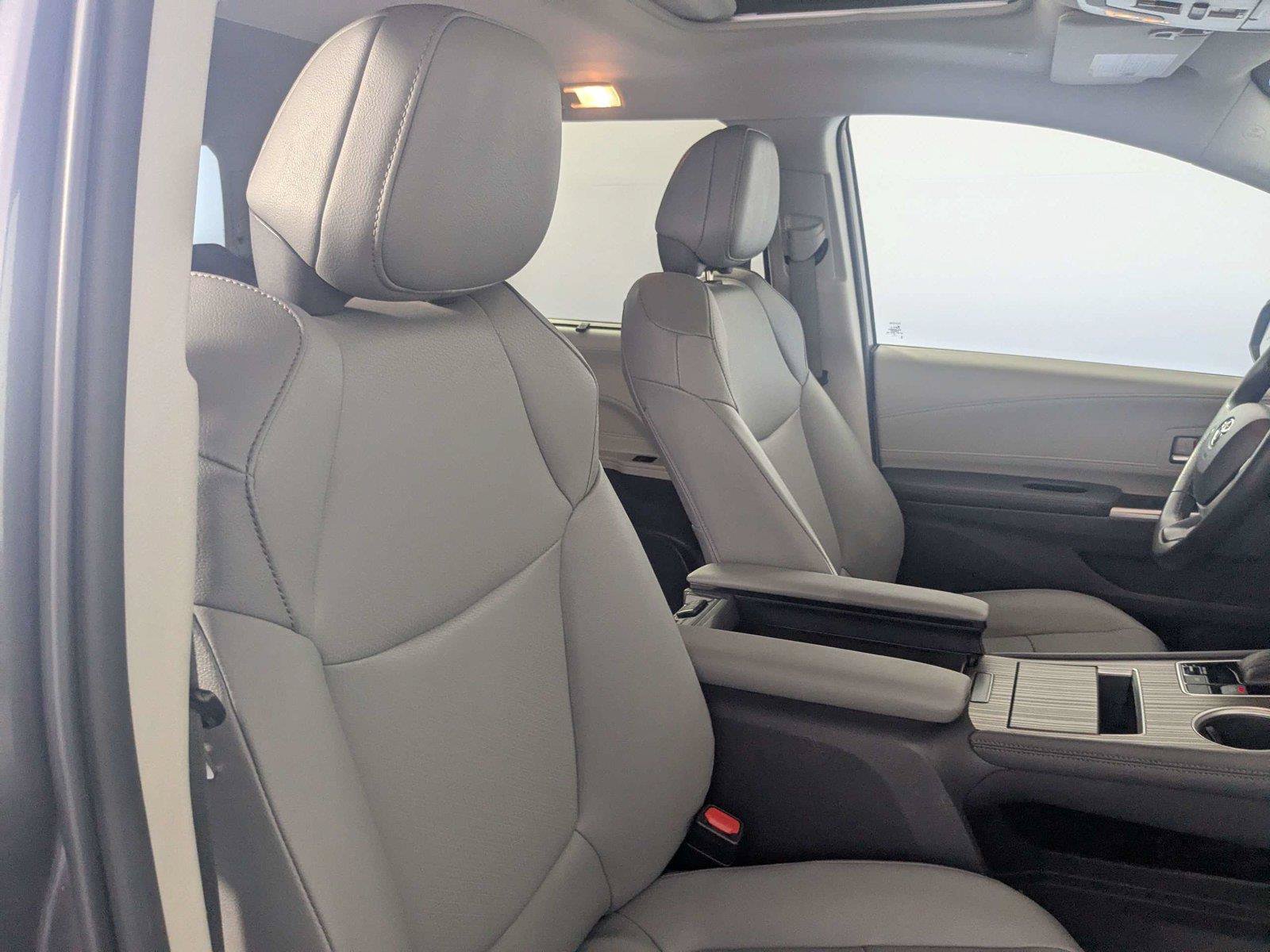 Certified 2024 Toyota Sienna XLE FWD image 30