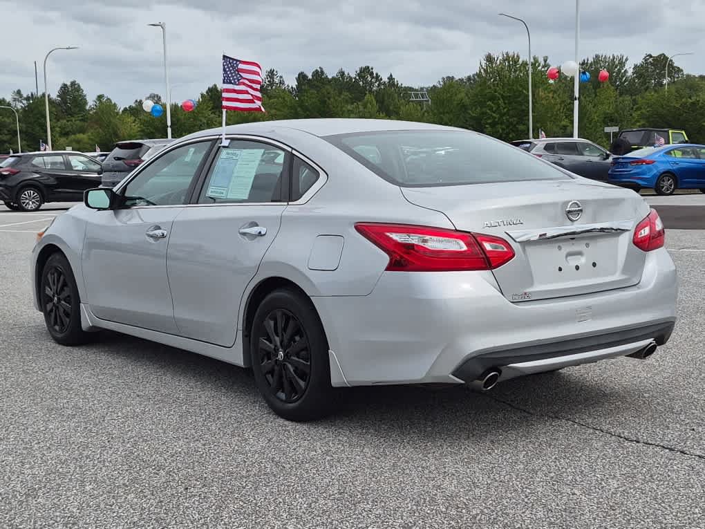 Used 2017 Nissan Altima 2.5 S w/ Power Driver Seat Package FWD image 4