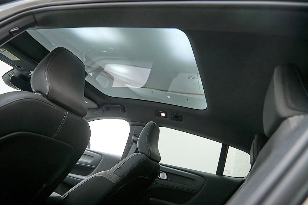 Certified 2023 Volvo C40 Recharge Core w/ Protection Package Premier image 24