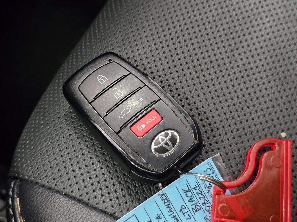 Used 2024 Toyota Highlander Limited image 38