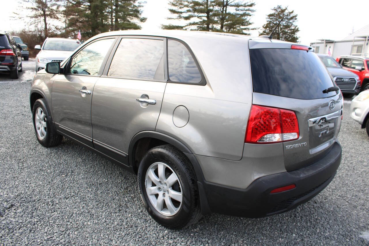 Used 2013 Kia Sorento LX image 9