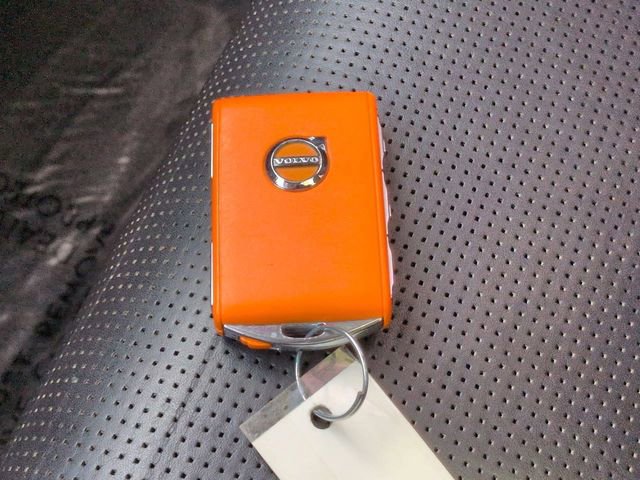 Used 2022 Volvo XC60 B5 Inscription w/ Advanced Package FWD image 28