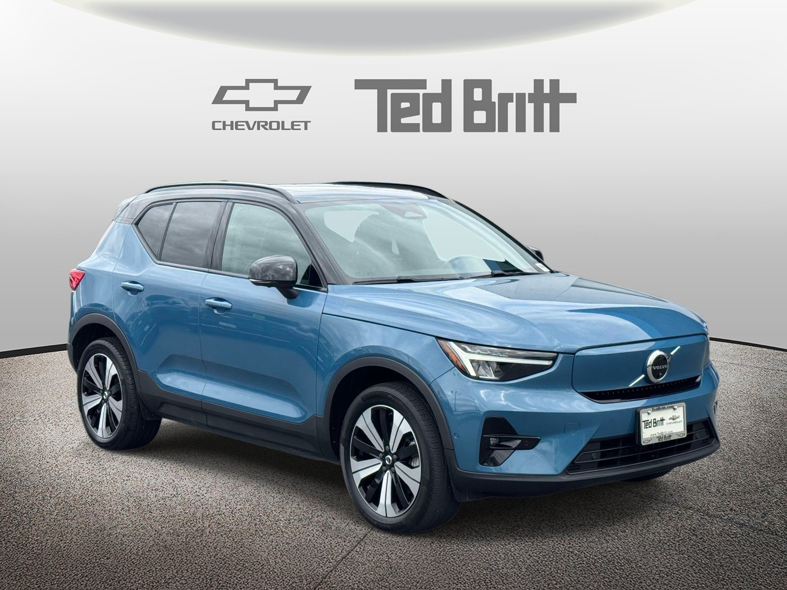 Used 2023 Volvo XC40 Recharge Plus w/ Protection Package Premier AWD/4WD image 3