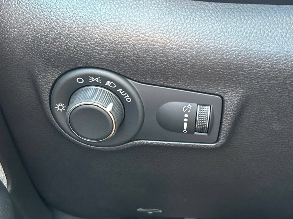 Used 2024 Jeep Compass Sport AWD/4WD image 30