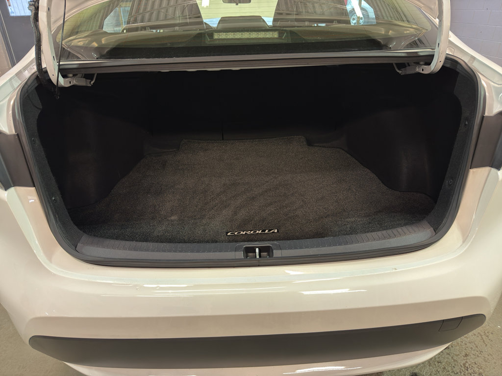 Used 2022 Toyota Corolla XLE FWD image 31