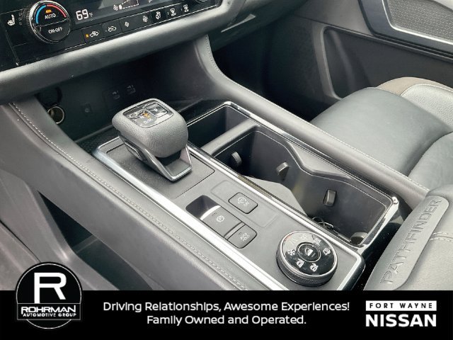Used 2024 Nissan Pathfinder SL AWD/4WD image 27
