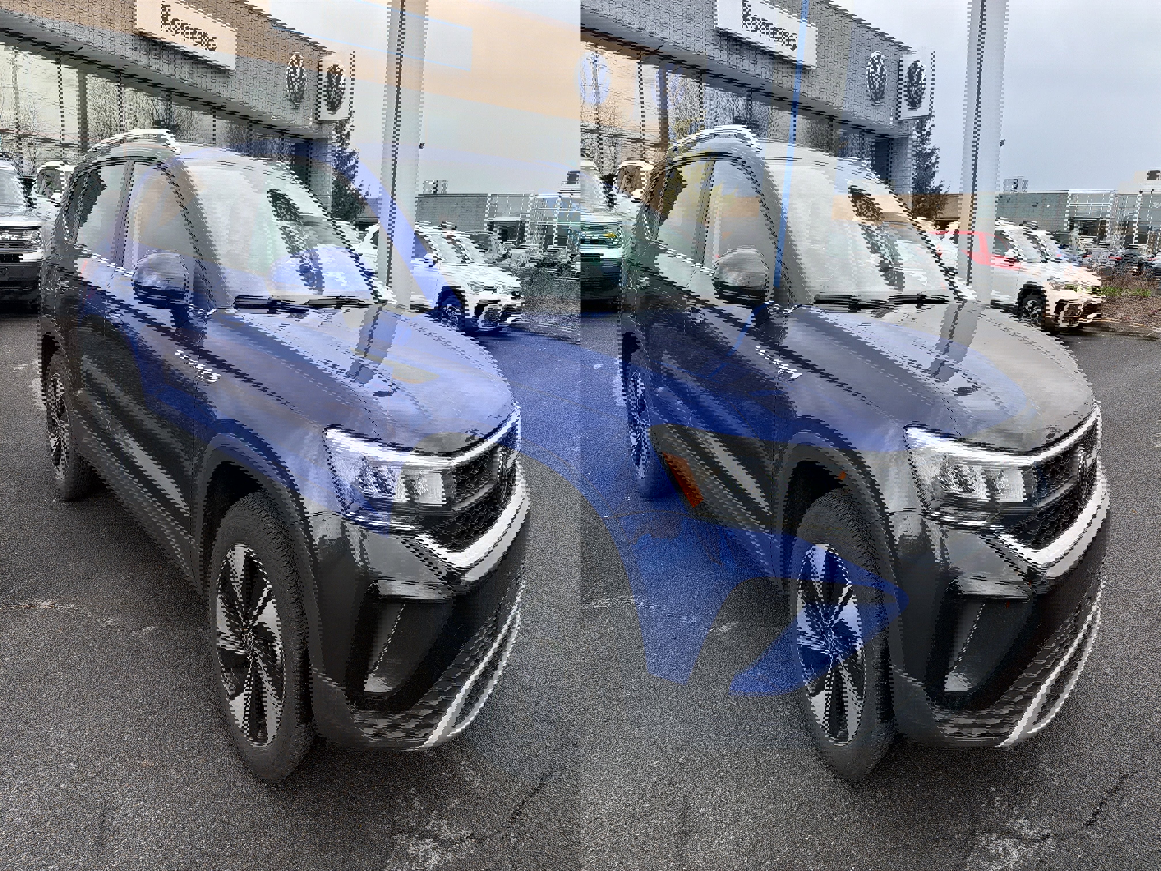 Used 2024 Volkswagen Taos SE AWD/4WD image 2