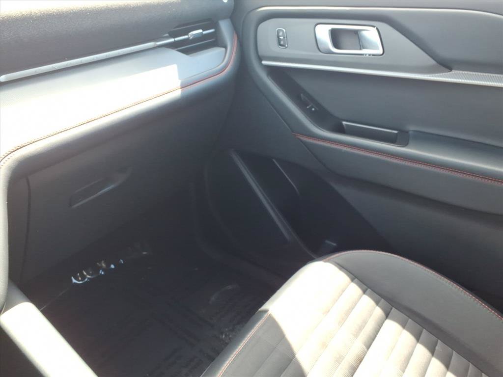 Used 2025 Ford Explorer ST-Line w/ ST-Line Street Pack AWD/4WD image 22