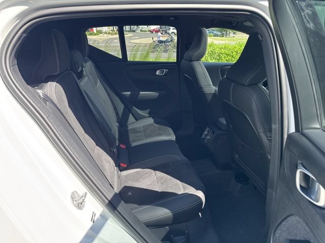 Certified 2025 Volvo XC40 B5 Plus AWD/4WD image 12