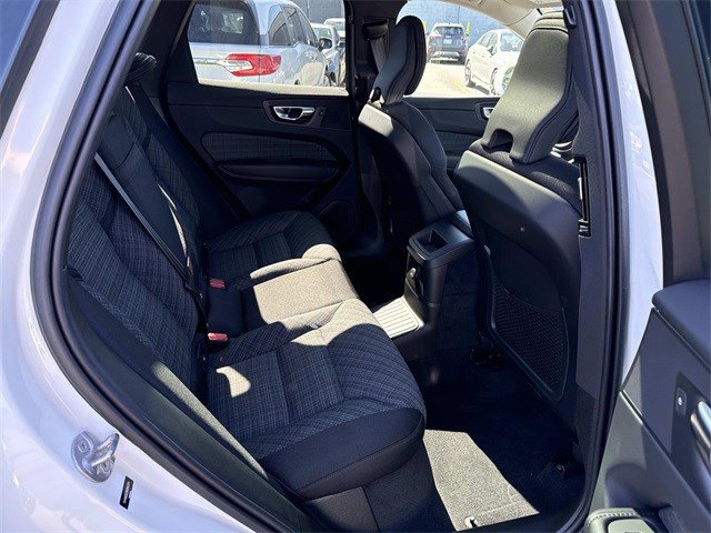 Used 2022 Volvo XC60 T8 Inscription Expression image 11
