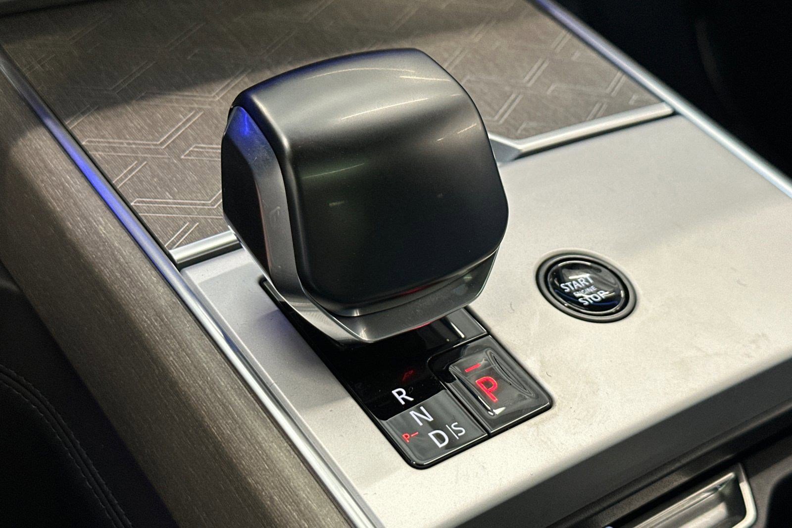 New 2026 Land Rover Range Rover SV AWD/4WD image 18