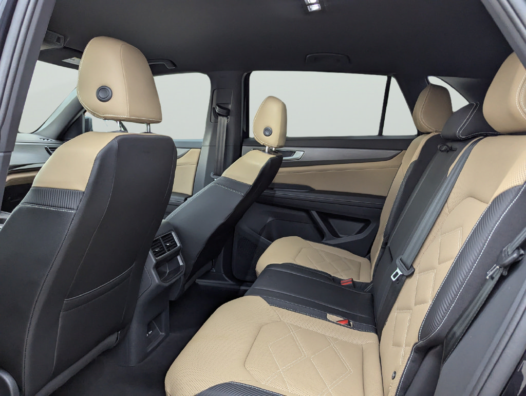 Certified 2025 Volkswagen Atlas Cross Sport SE FWD image 16