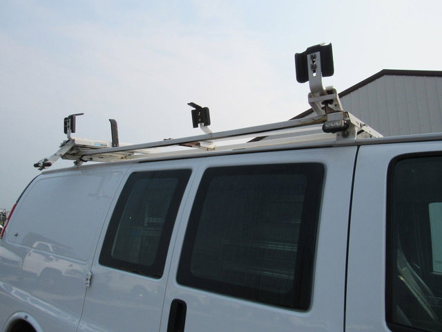 Used 2015 Chevrolet Express 2500 RWD image 19