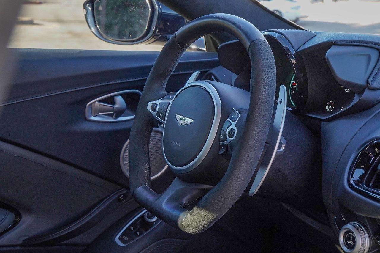 Used 2022 Aston Martin V8 Vantage Coupe image 39