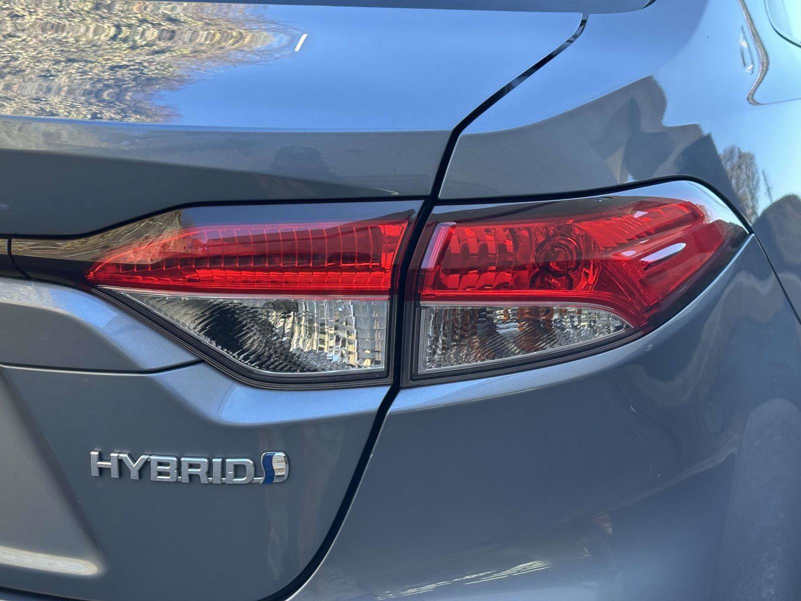 Used 2021 Toyota Corolla LE w/ Carpet Mat Package (TMS) FWD image 12