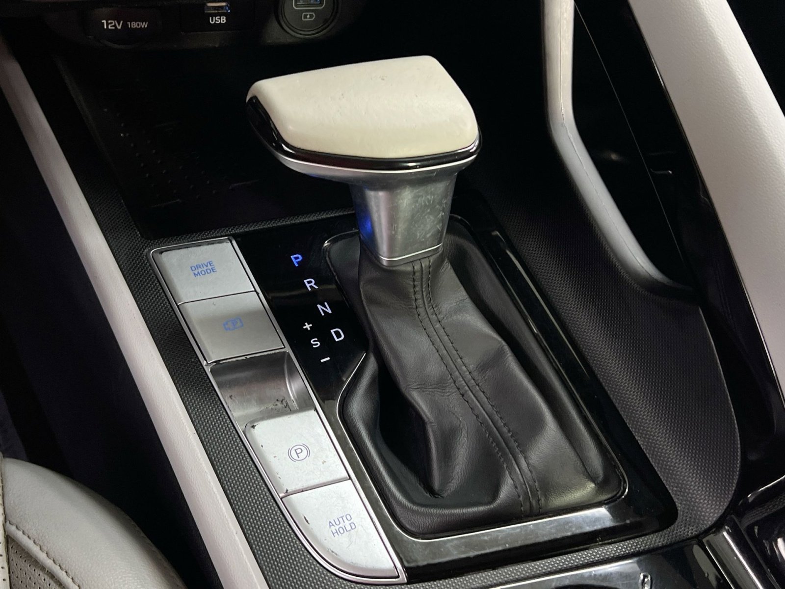 Used 2022 Hyundai Elantra Limited image 26