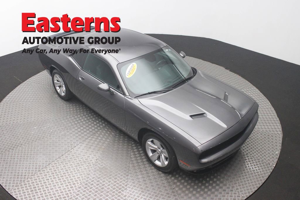 Used 2023 Dodge Challenger SXT image 3