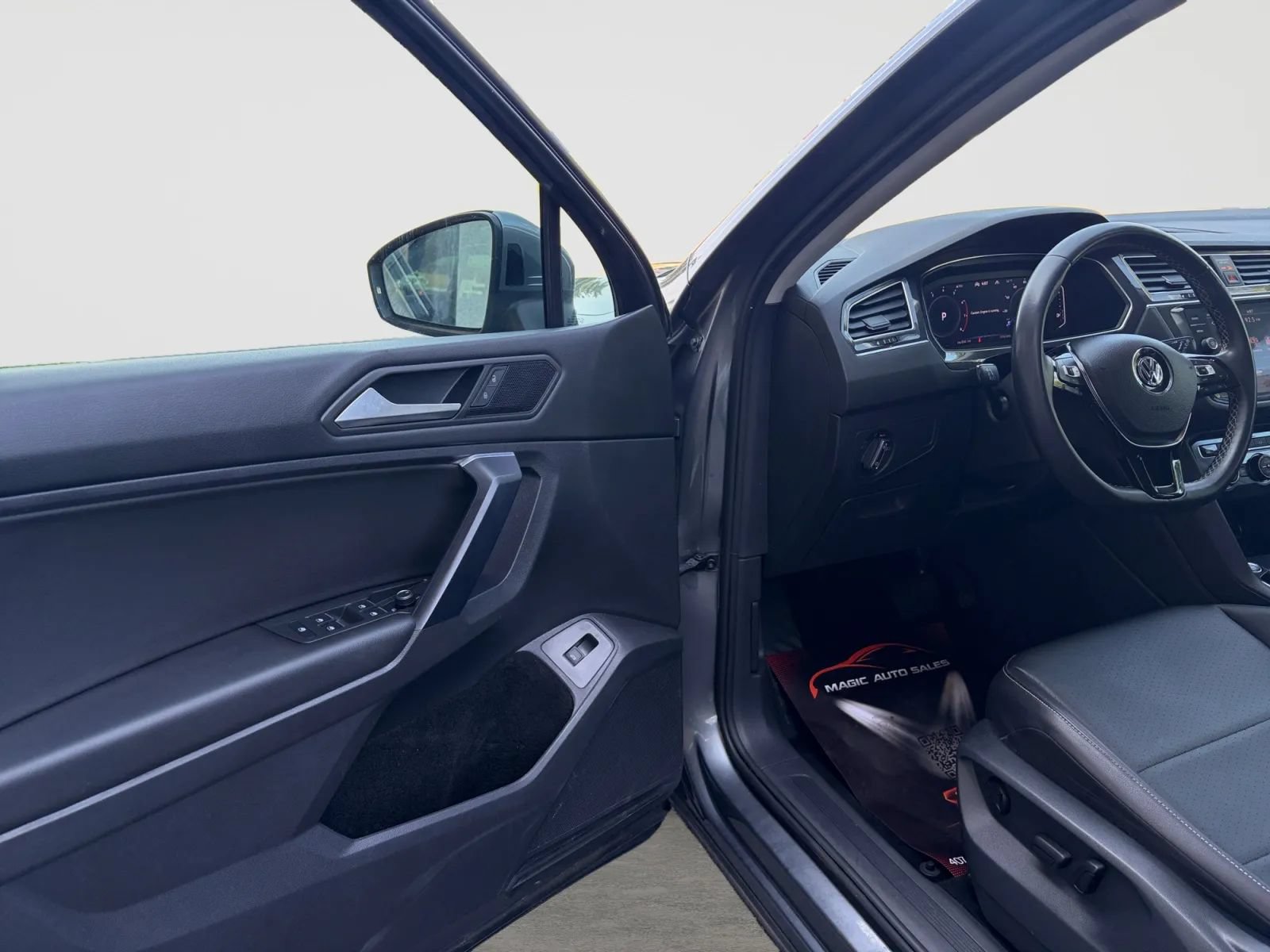Used 2021 Volkswagen Tiguan SEL AWD/4WD image 11