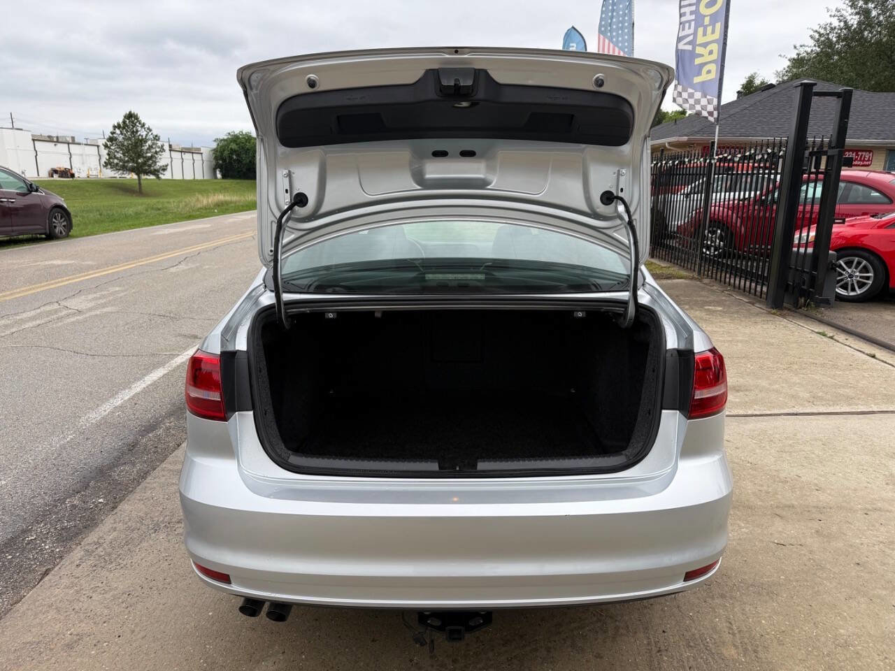 Used 2015 Volkswagen Jetta TDI SE image 16