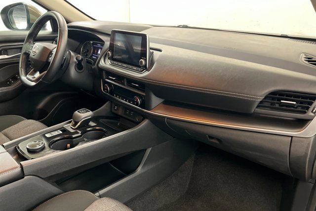 Used 2025 Nissan Rogue SV image 24