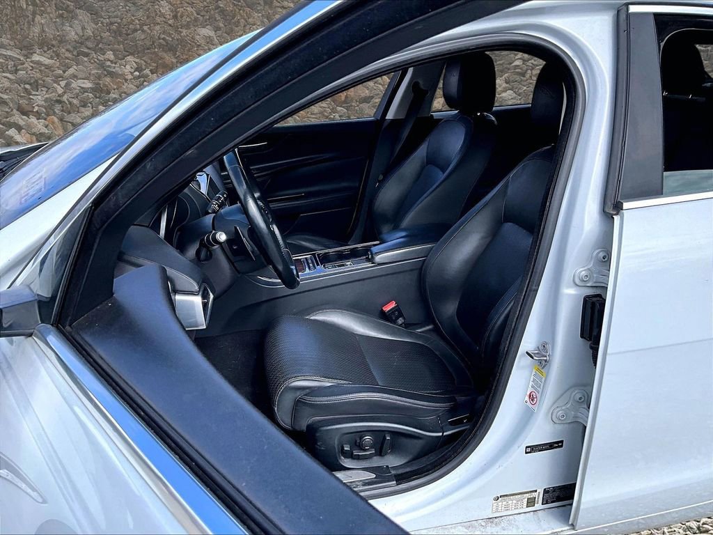 Used 2017 Jaguar XE First Edition image 22