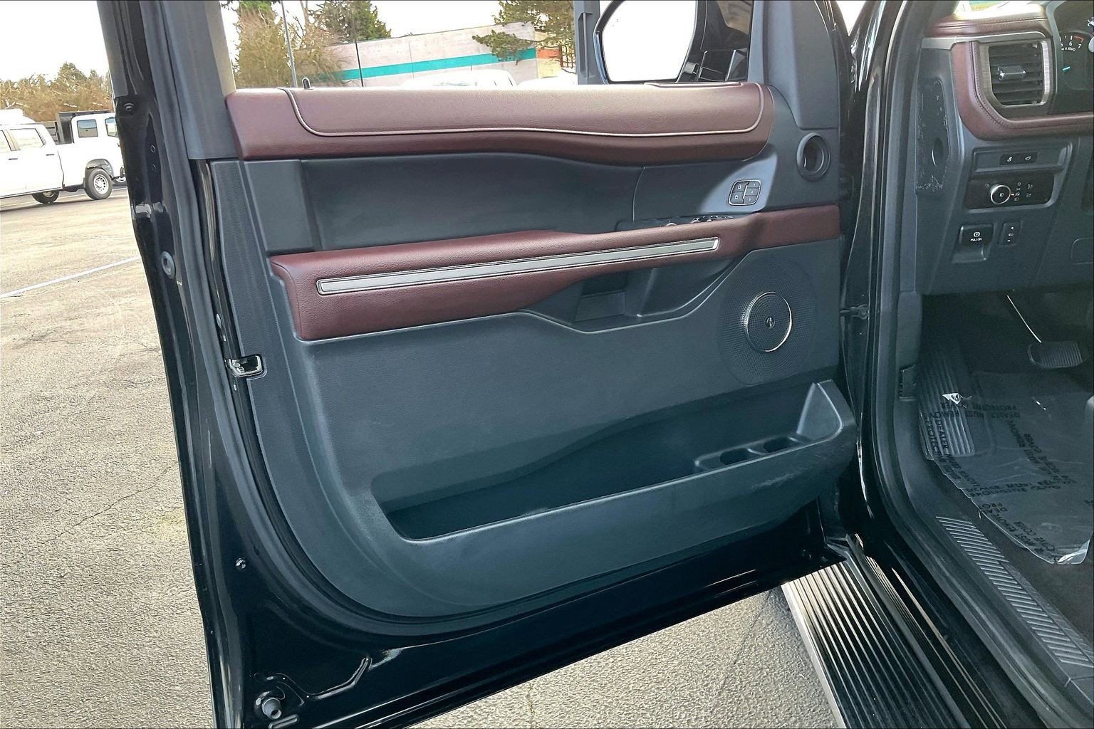 Used 2023 Ford Expedition Limited image 23