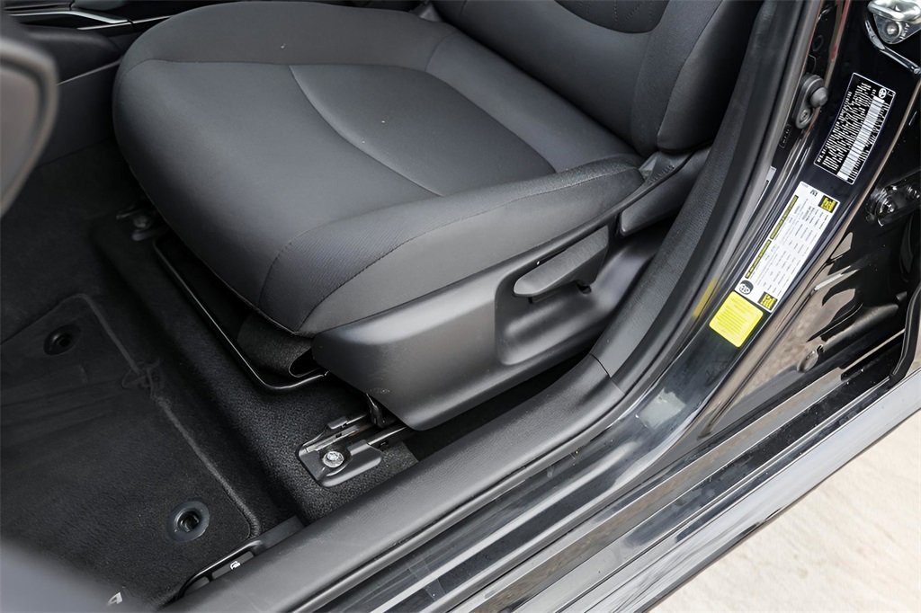 Used 2022 Toyota Corolla LE image 8