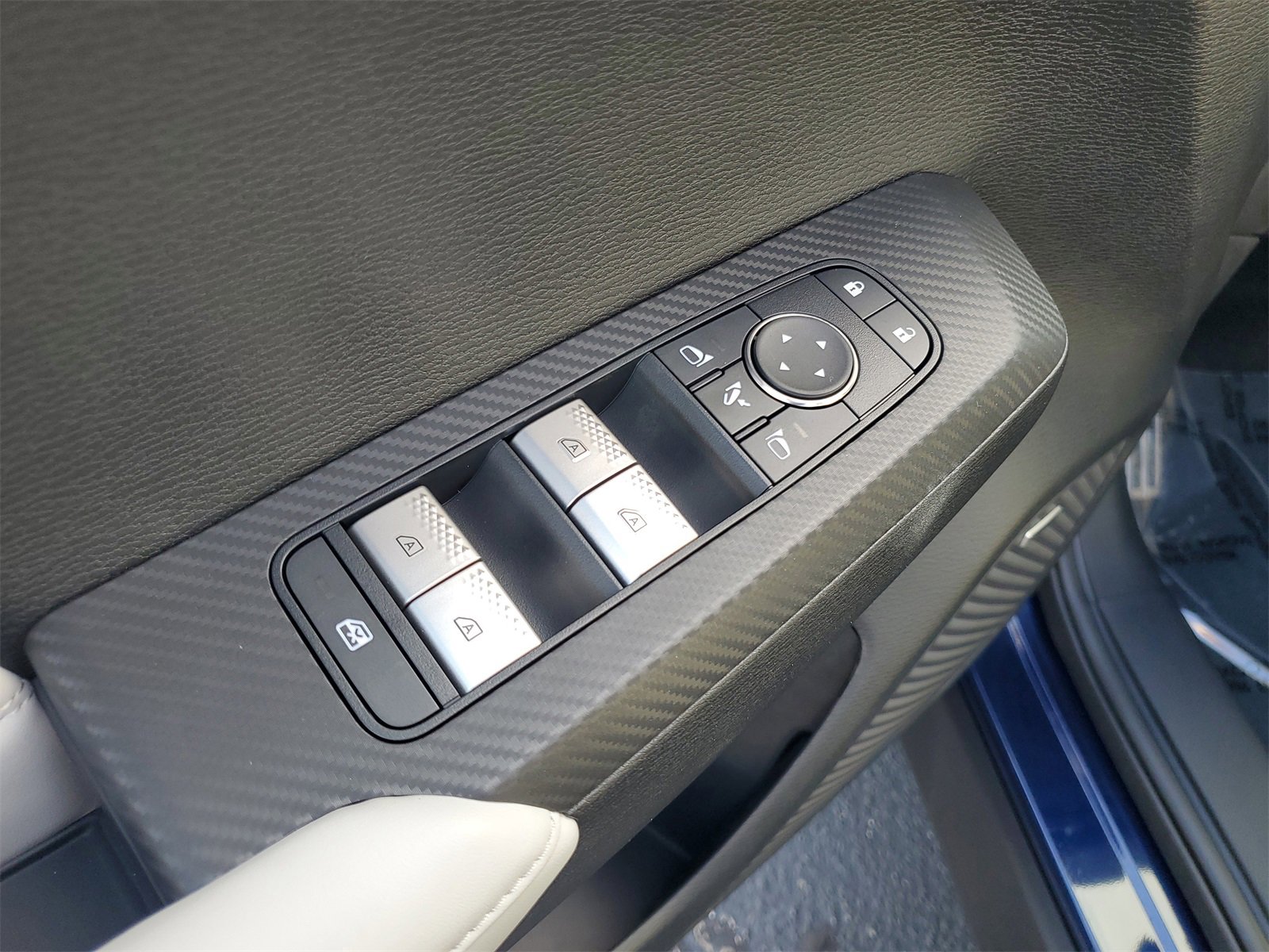 New 2025 Mitsubishi Outlander SEL image 9