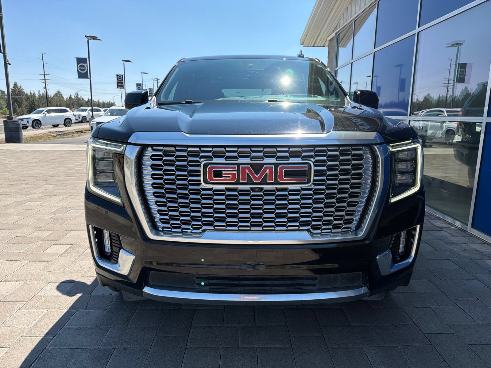 Used 2022 GMC Yukon Denali AWD/4WD image 3