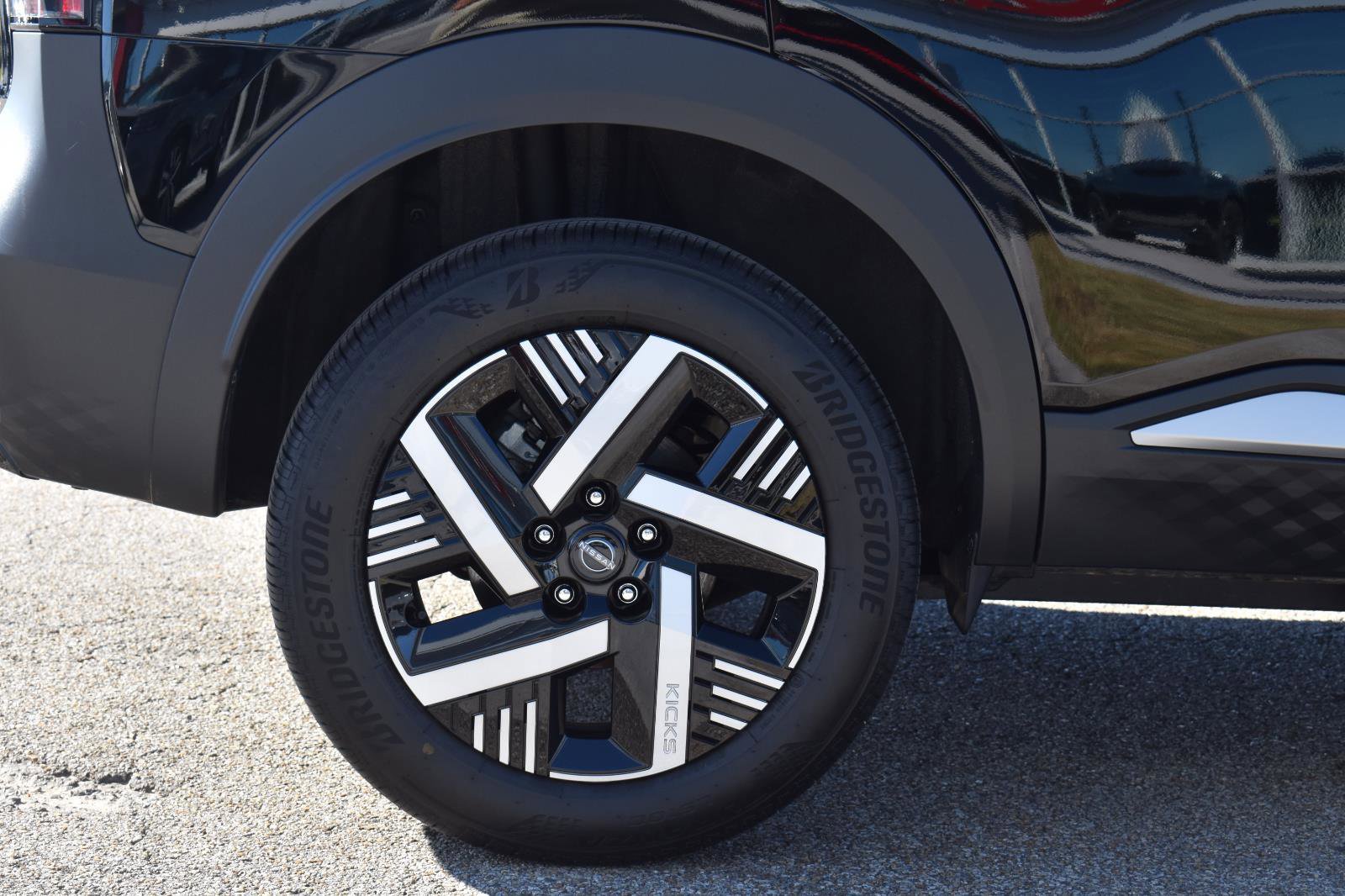 Certified 2025 Nissan Kicks SV image 8